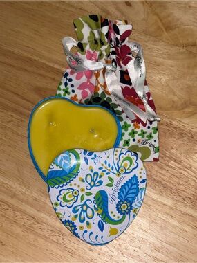 Brighton Heart Floral Tin With Handmade Soy Candle